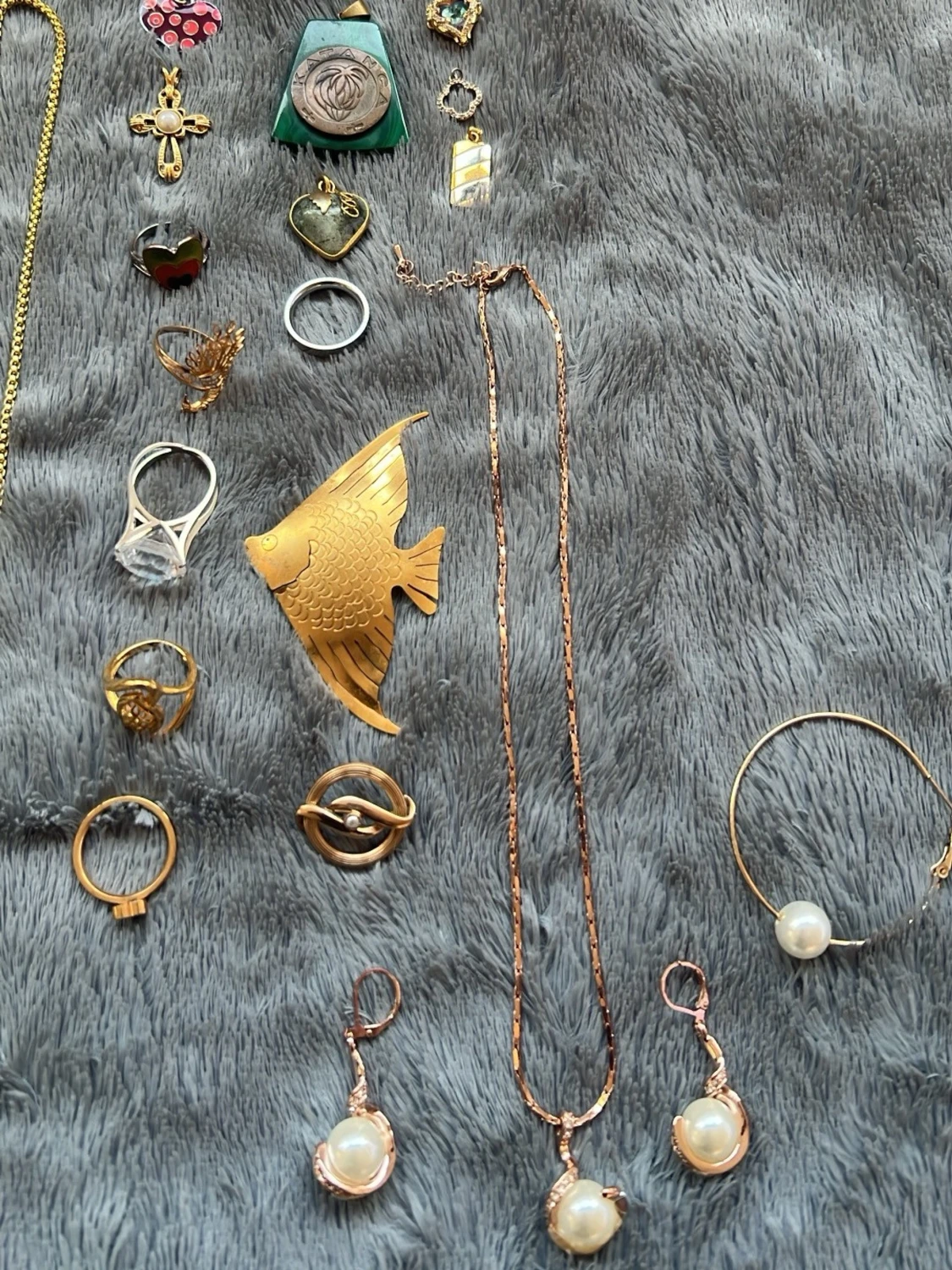 Samling vintage smycken i guldton - 1