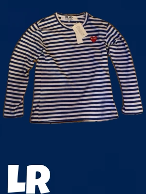 Commes des garcones tröja - 🔹Inga skador 🔹ny med prislapp 🔹fråga gärna frågor! 