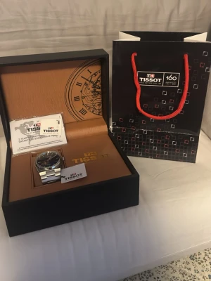 Tissot klocka - Ny tissot klocka, prx 80 automatik klocka. Pris går att diskuteras vid snabb affär. Klockan är helt ny, inga skador eller något sånt.