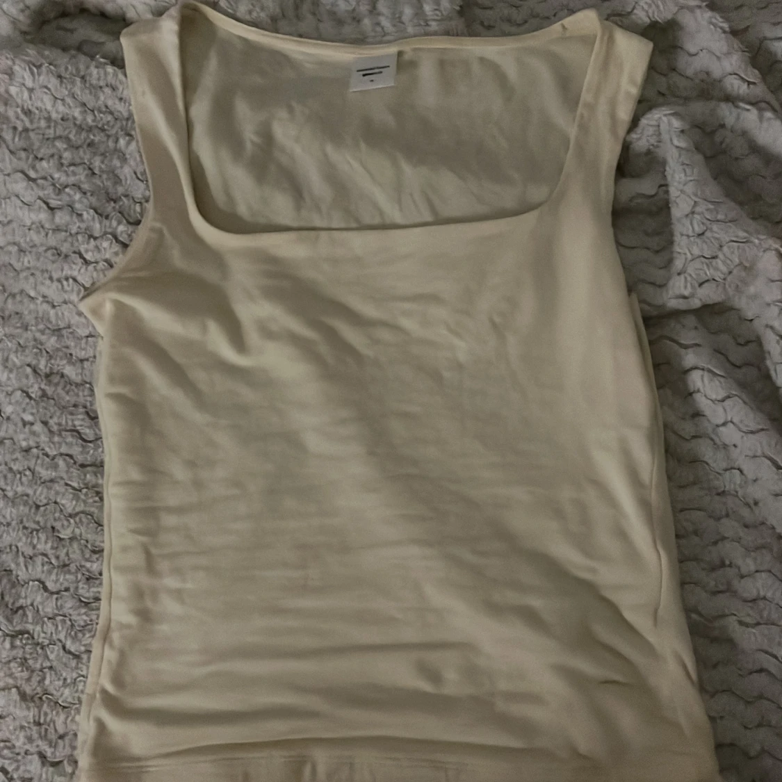 (GUL) Tröja med square neck från gina - 2