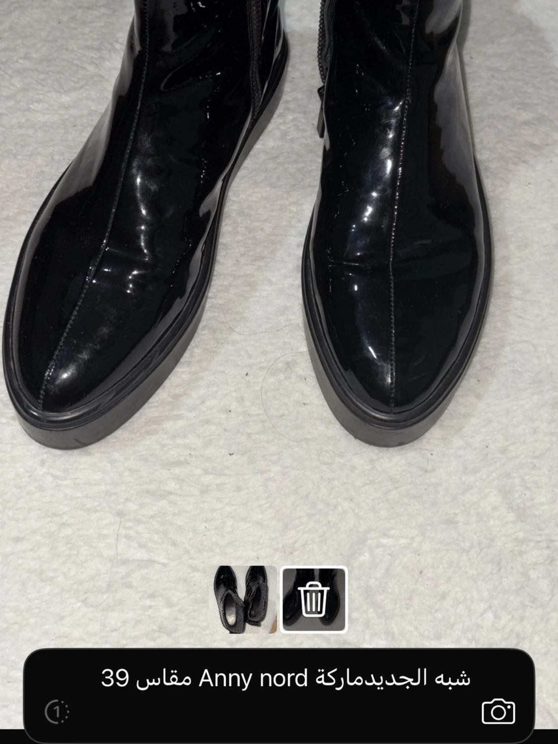 Svarta lackade stövletter från Anny Nord