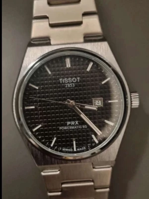 Tissot PRX Powermatic 80 - En riktig sjyste klocka, ny pris ca 8000kr ingen låda följer med vid köp. Priset är inte hugget i sten. 