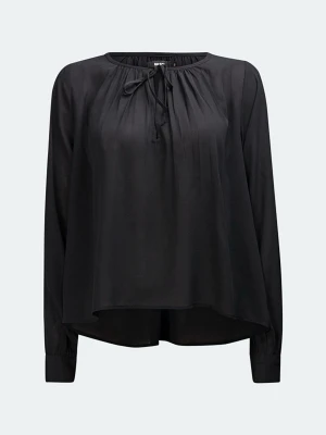 Svart Chiffon blus - BikBok - Säljer min svarta blus från BikBok, i materialet chiffon. Väl använd, inga tecken på användning, mycket bra skick. Storlek XS