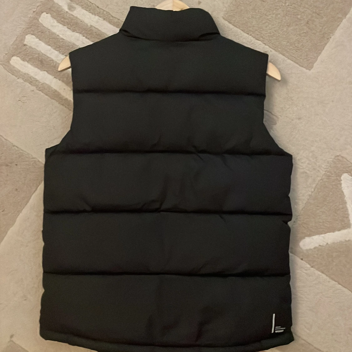 Svart dunväst från WOXO Urban Streetwear - 1