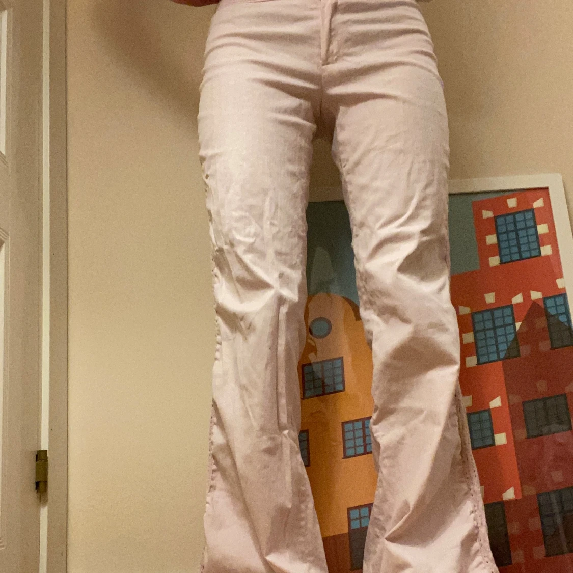 Ljusrosa bootcut byxor med spets - 1