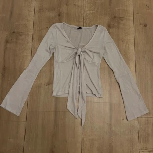 Rosa knyttröja - Snygg ljusröda knyttröja från Gina Tricot, tröjan är i bra skick, men lite ljusare i färgen❣️