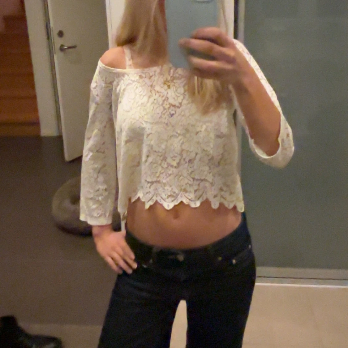 Vit spetsblus från Monki - 1