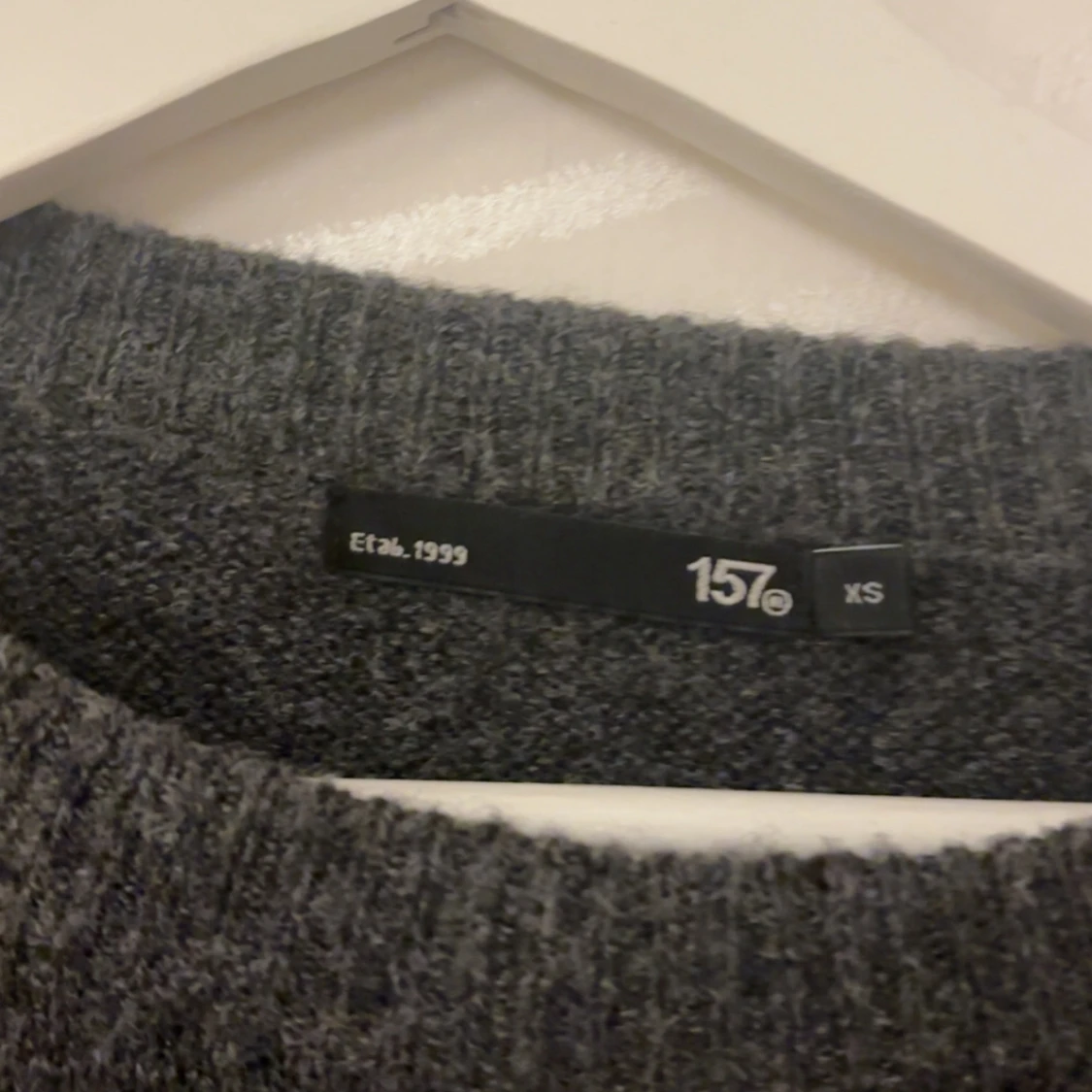 Mörkgrå stickad tröja från 157 - 3