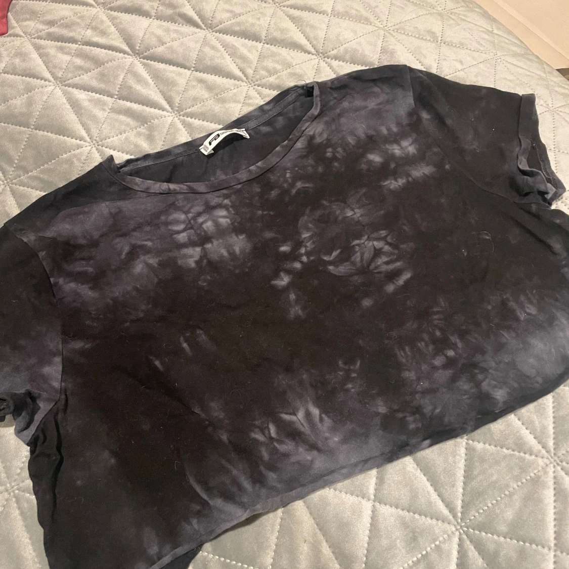 Svart tie-dye t-shirt från FB Sister