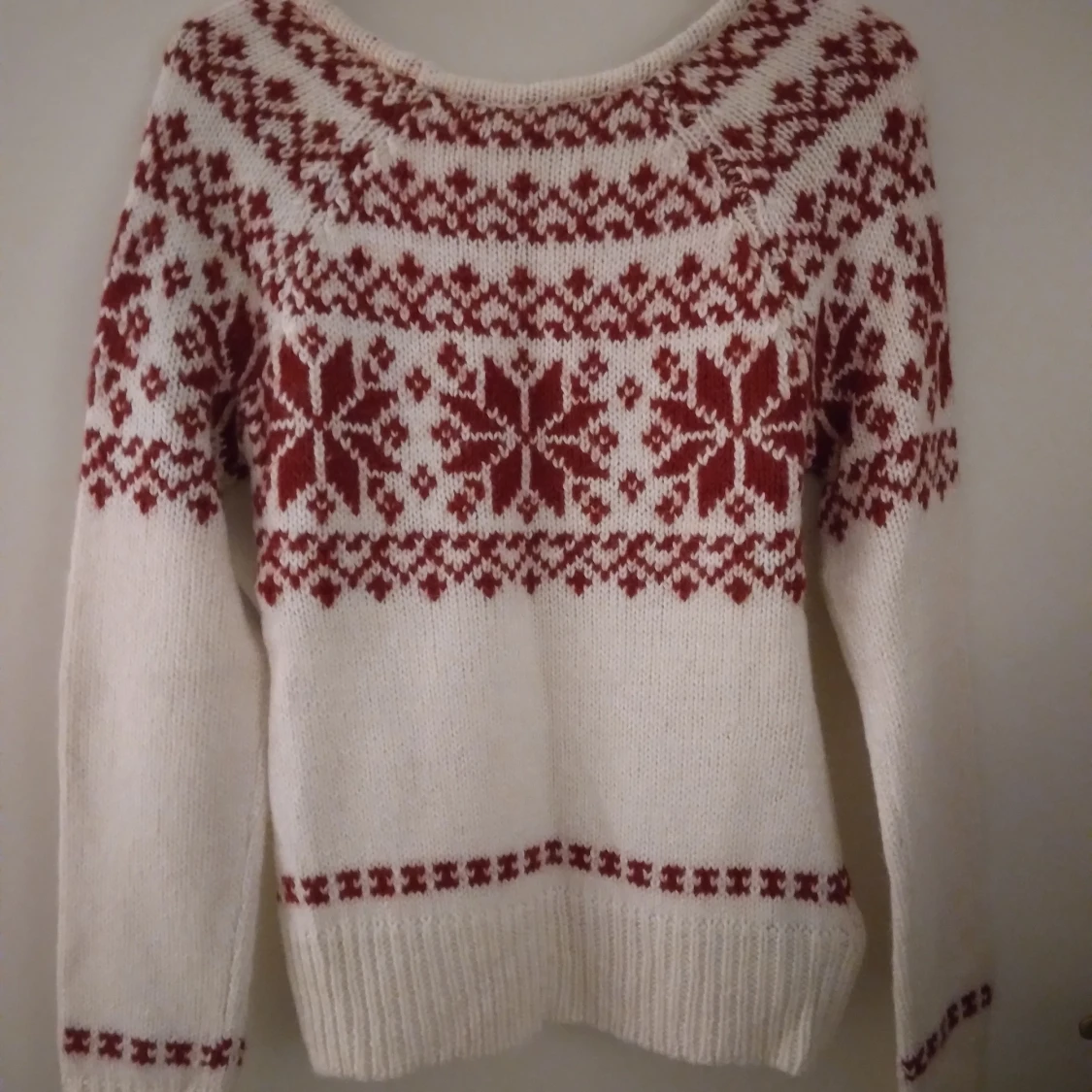 HELT NY Vit och röd stickad tröja / jultröja från Mango / MNG,  XS-S - 1