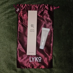 Beauty of Joseon Set revive eye serum 30ml + relief sun 10ml - Detta set innehåller Beauty of Joseon Revive Eye Serum Ginseng + Retinal 30ml  samt Beauty of Joseon Relief Sun: Rice + Probiotics  SPF50+ PA++++, gissar på 10ml.  K-beauty Ord pris 308kr