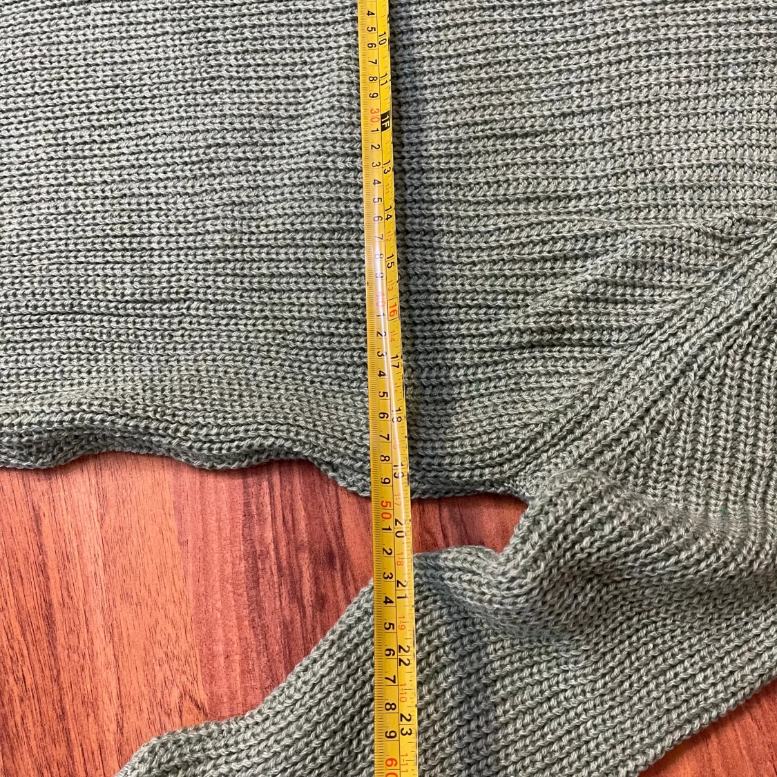 Grön stickad lång tröja  - 4