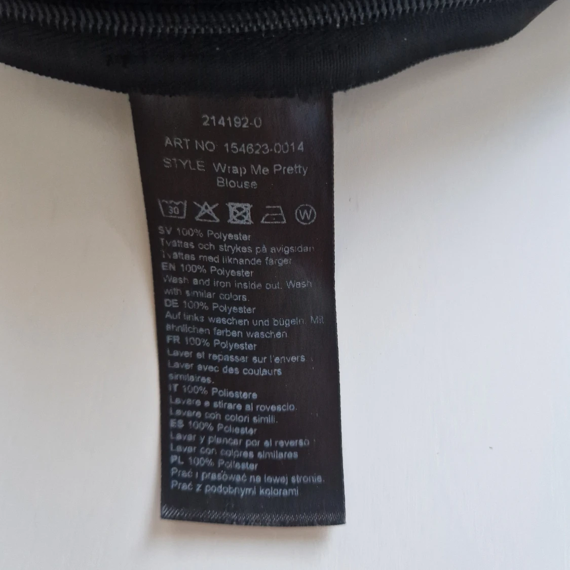 Svart omlottblus från NLY Trend - 3