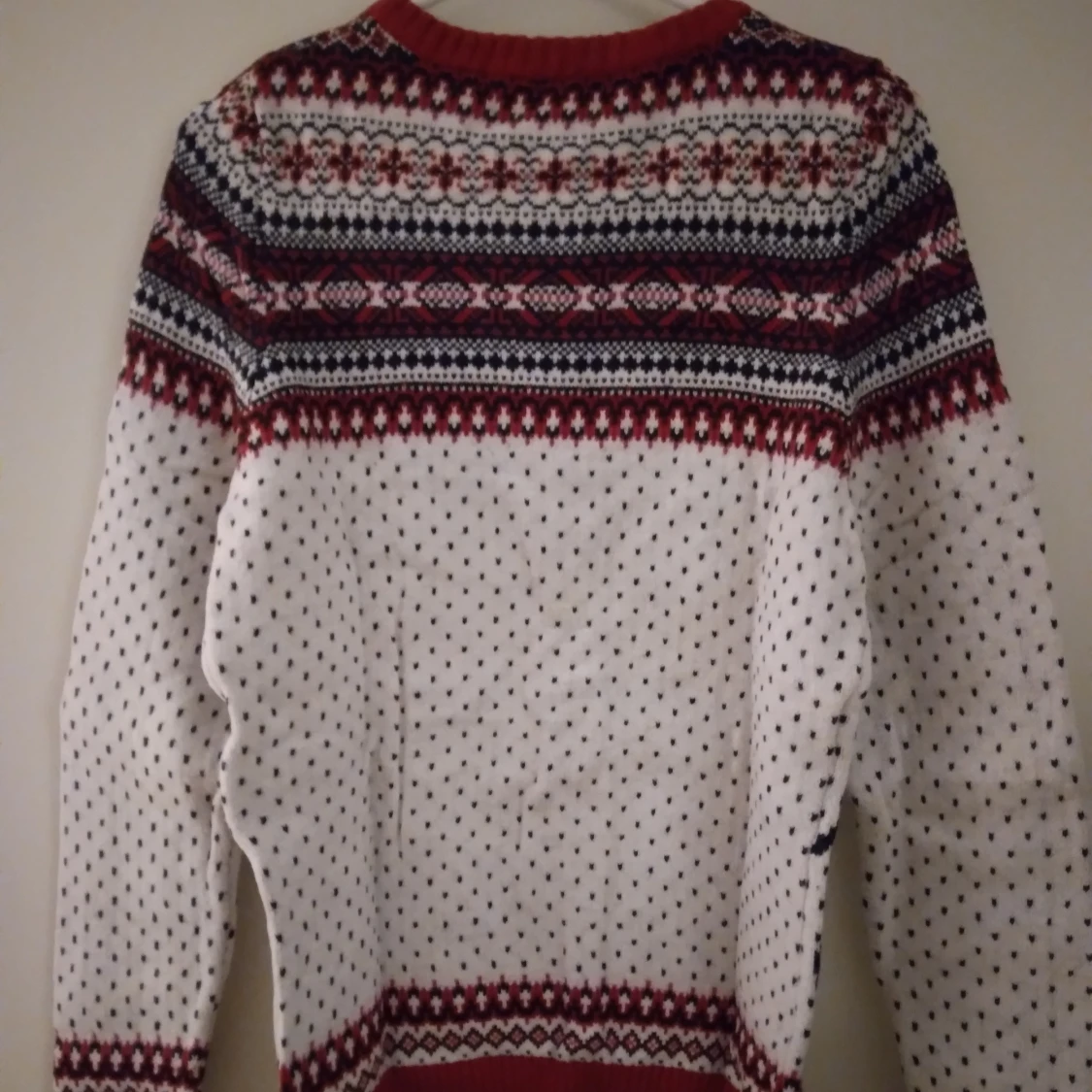 HELT NY OANVÄND Vit stickad tröja/ Jultröja med renmotiv från H&M LOGG. Small. - 1