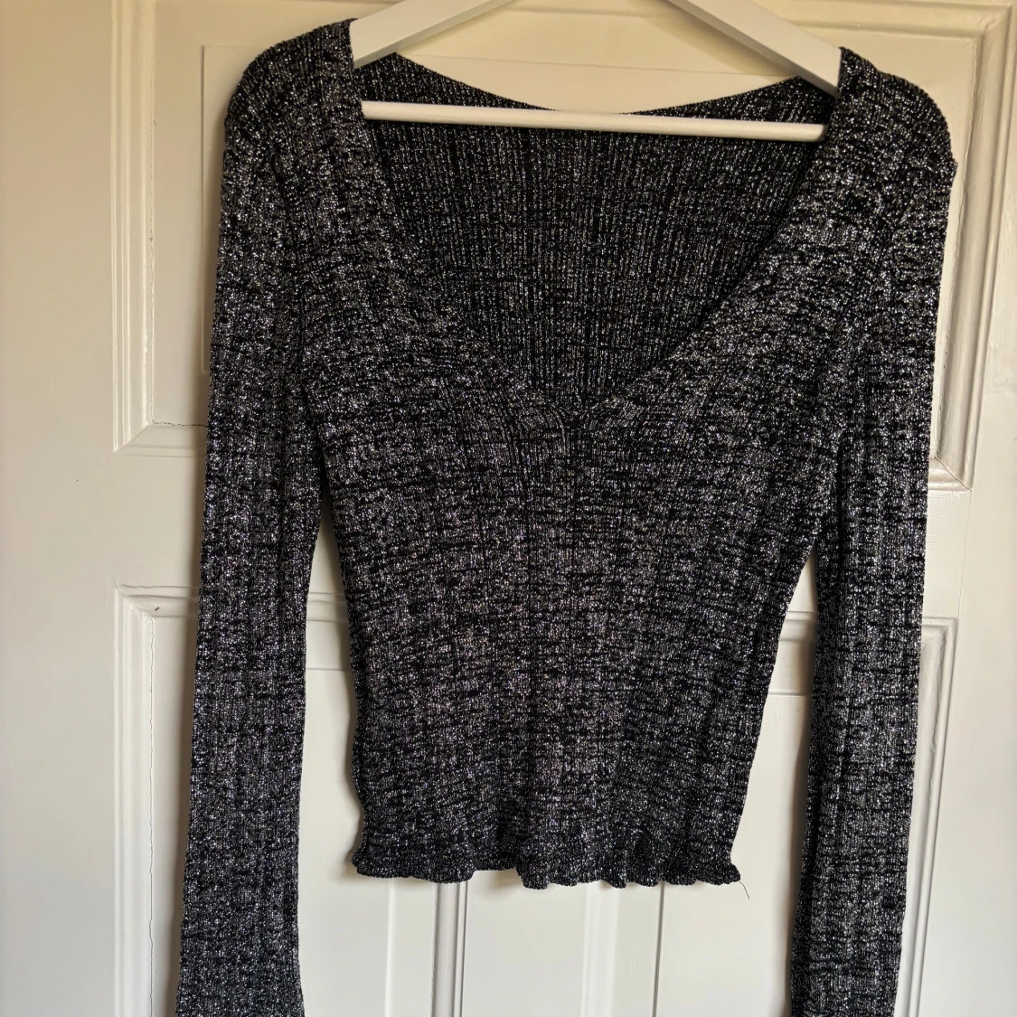 Glittrig svart långärmad topp NA-KD - 1