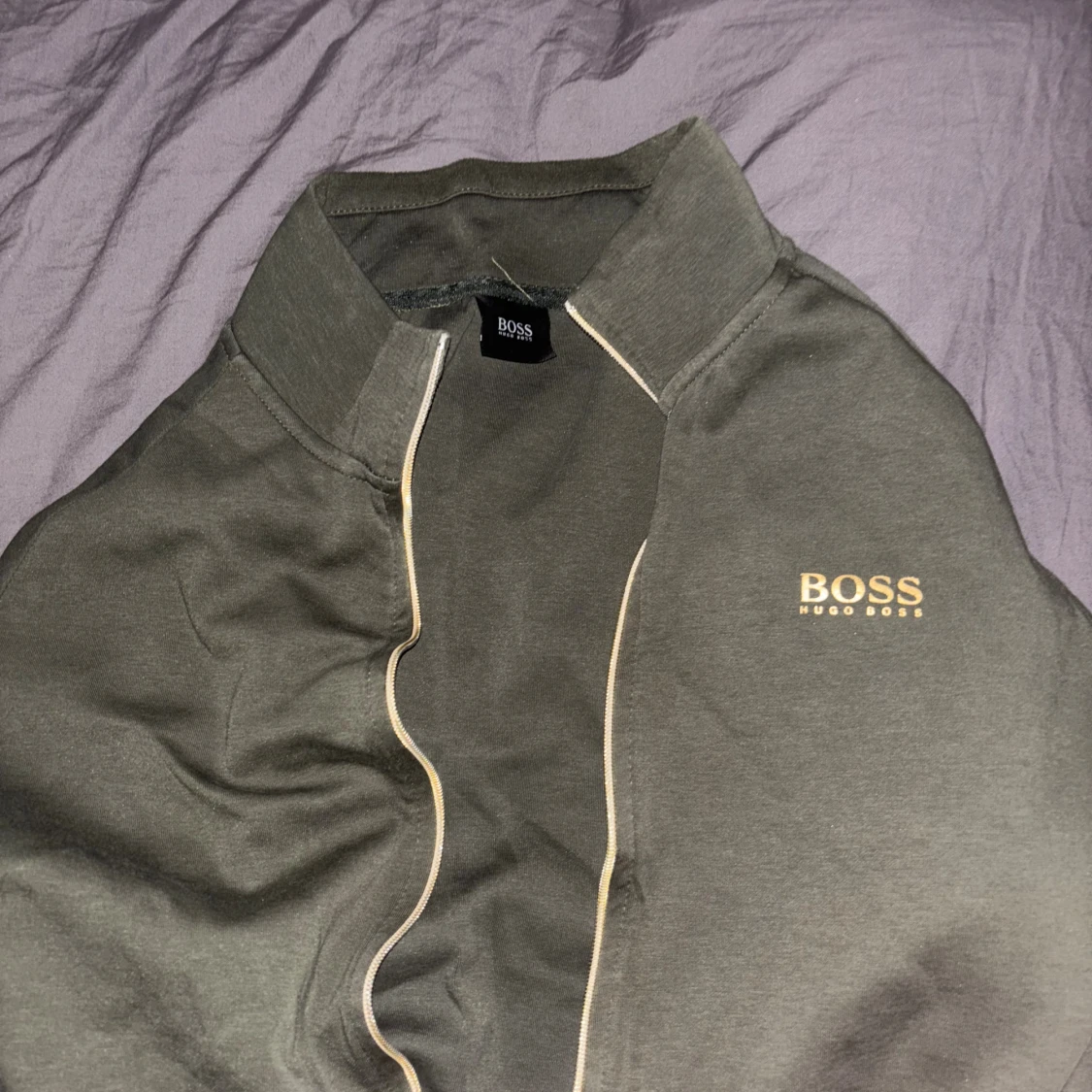 Grön zipjacka från Hugo Boss