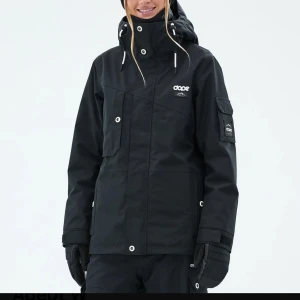 Dope skid jacka - Säljer min dope jacka då den inte kommer till användning längre, använt den 2 vintrar men få tecken på användning. (Nypris 2299kr) Skriv för fler bilder!! 