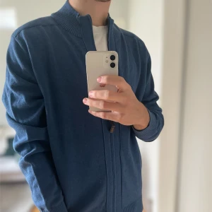 Blå zip up - Skick 9/10✅ | skriv vid frågor eller funderingar!