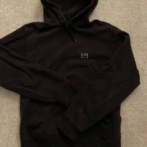 Hov1 hoodie - Säljer denna merch fårn hovet, använd ett få tal gånger