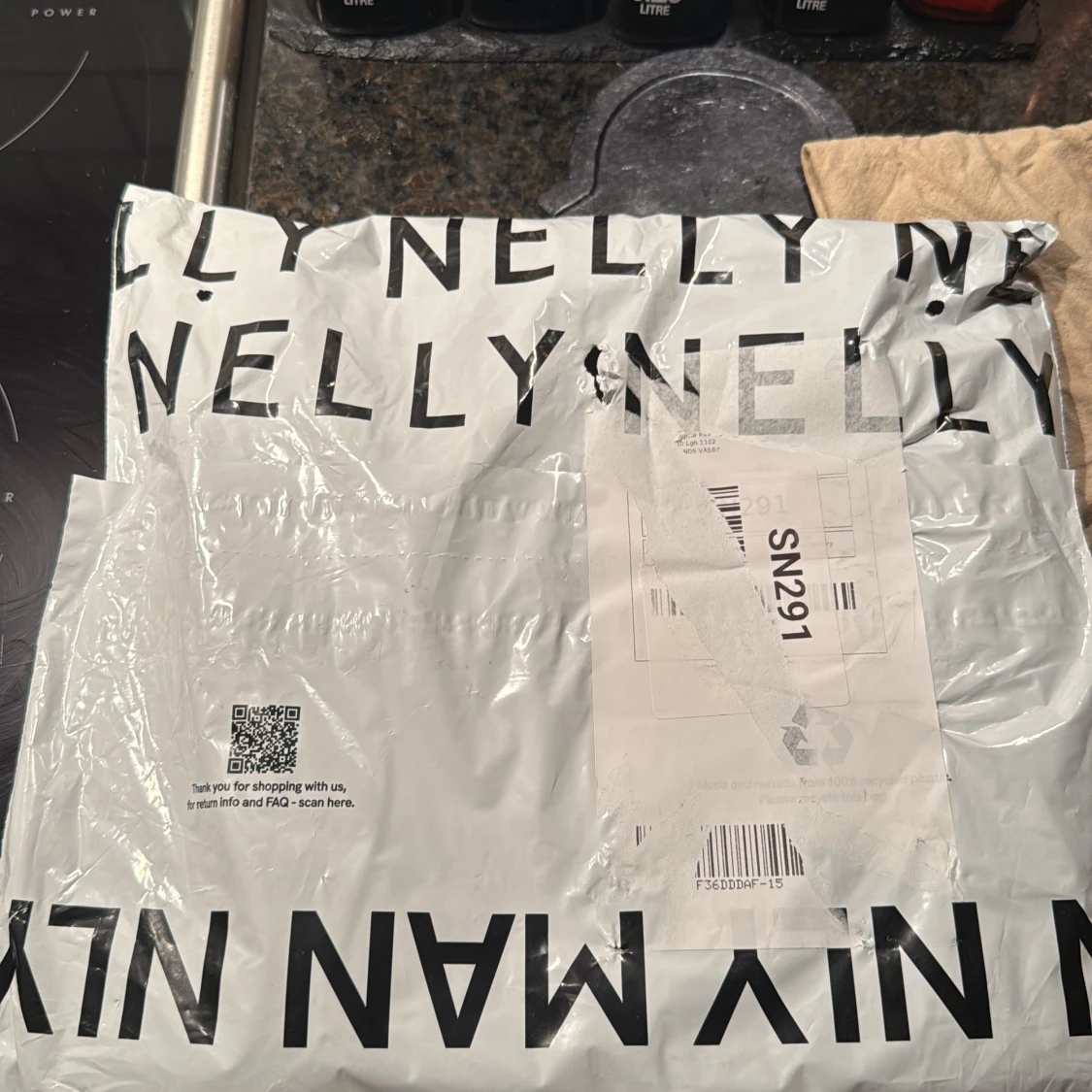 Bruna bootcut jeans från Nelly - 2