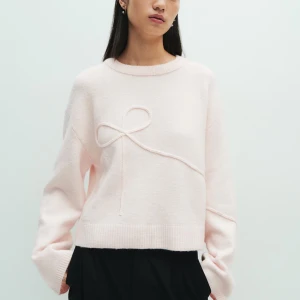 stickad tröja - säljer den här helt slutsålda snygga stickade tröjan från H&M som knappt är använd😊