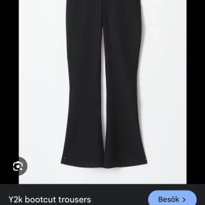 Kostymbyxor - Från Gina, originalpris är 500, passar folk som är 170cm, knappar på fickorna där bak, sällan använda, små i storleken