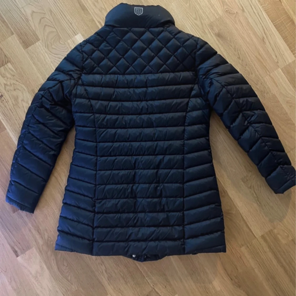 Svart dunjacka från GANT, M - 2