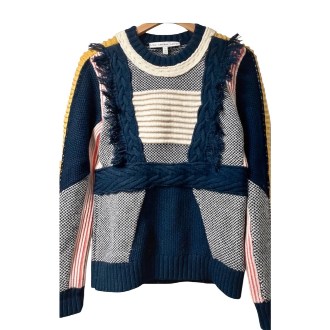 Färgglad stickad tröja med mönster