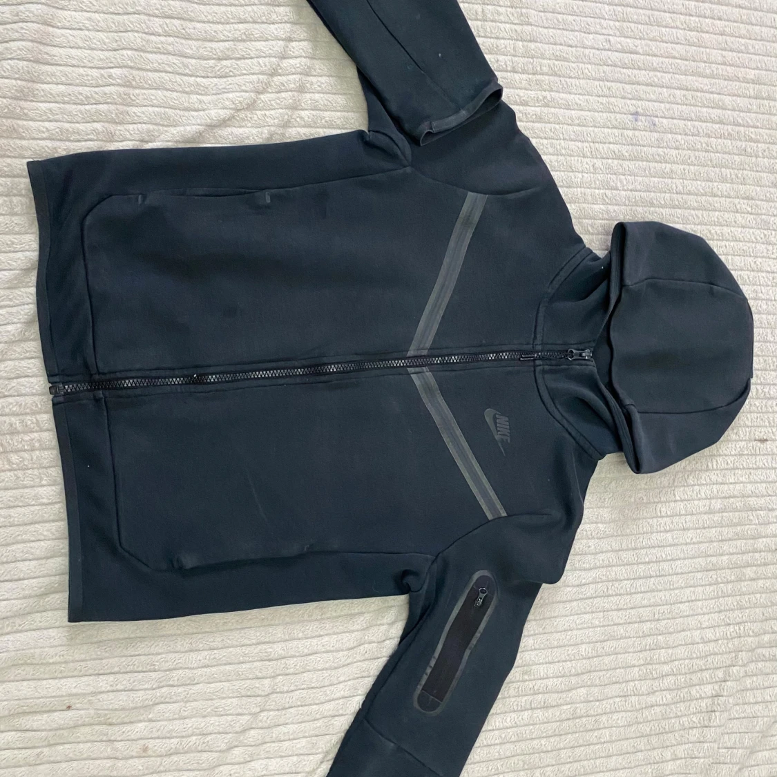 Svart hoodie från Nike med dragkedja