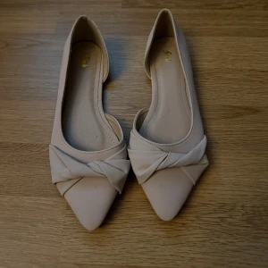 Platta finskor - Använda en gång men det är inget som syns 