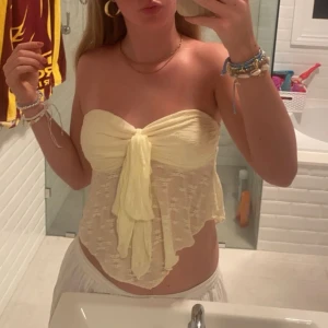 fin sommartopp - stl s/ au 8 (köpt i australien), bara använd en gång 