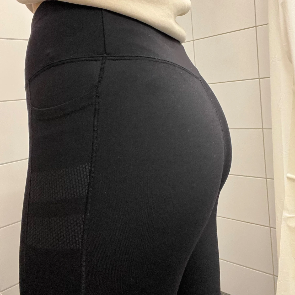 Svarta träningstights från Stronger med fickor (nya) - 1