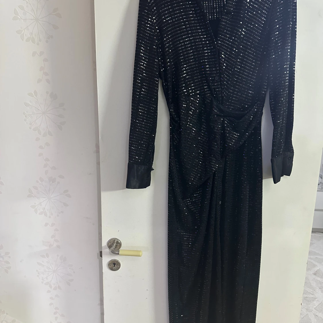 Svart glittrig långklänning från Zara