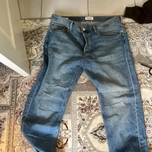 Jack & Jones jeans - Storlek 36/32 i bra skick 