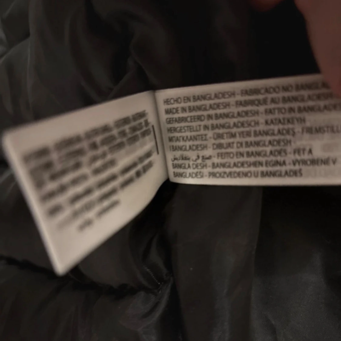 Svart pufferjacka från Bershka - 4