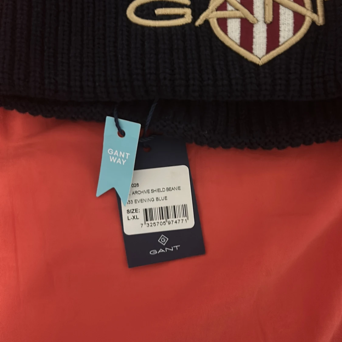 Mörkblå stickad mössa från GANT - 2