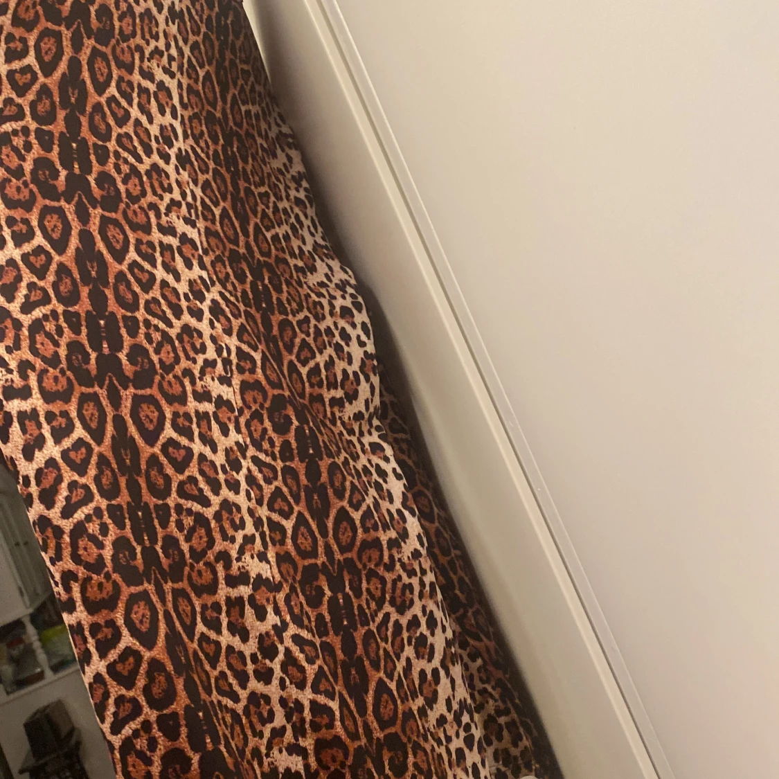 Lång leopardmönstrad klänning - 1