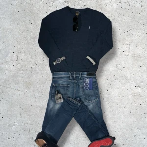 Ralph Lauren tröja - Säljer denna marinblåa/mörkgråa tröjan från Ralph Lauren, kan inte avgöra vilken färg | storlek M | skick: 9/10, inga tecken på använding | Hör av er vid frågor, pris kan diskuteras  🙌 