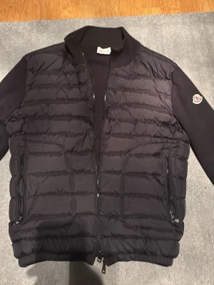 Moncler cardigan jacka - Bra skick storlek L men sitter som M