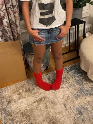 Zara tröja  -  Sälja den Zara tröjan Som är helt slutsåld, men den kommer inte till användning längre. Hoppas nån ny själ får användning av denna