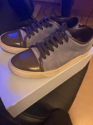 Lanvin skor  - Hej säljer snygga skor ny pris 5200 och slutsåld kommer med lådan och två dustbag kan gå ner i pris vid snabbaffär storlek uk6 40 men jag har storlek 42,5 och dom passar 