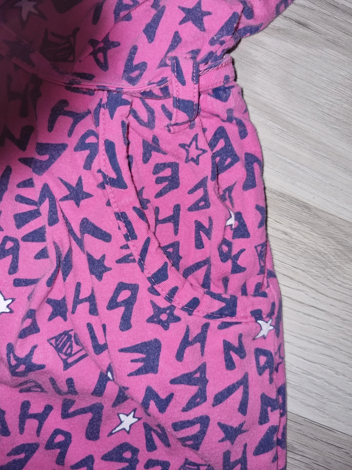 Rosa jumpsuit med bokstavsmönster - 4