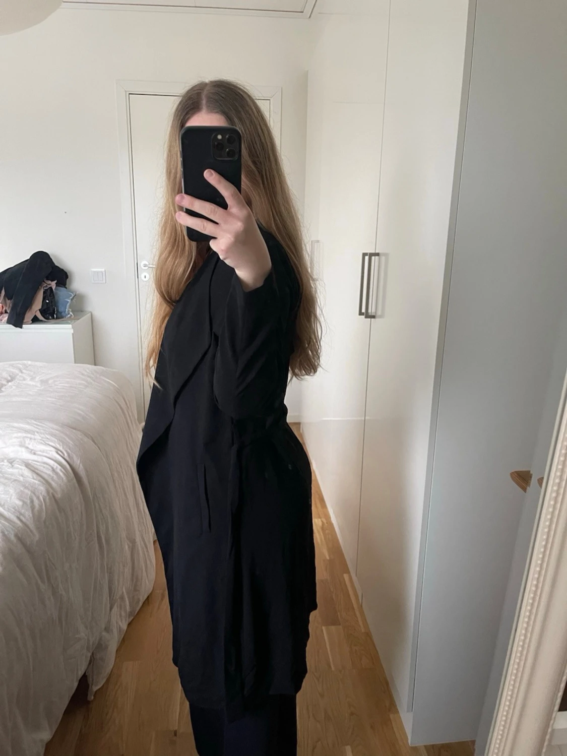 Svart trenchcoat från Cubus - 1