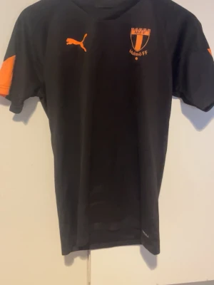 Svart Malmö FF träningströja Puma - Malmö FF träningströja. Cond 9/10. Äkta.