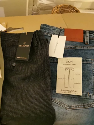 Herrbyxor 3st paul hunter mm - Herrbyxor Paul hunter, Jack&jones och søndag&sons säljes alla 3 ihop för 350kr. Nyskick,/oanvända med prislapp kvar. Stolek W36 L34 