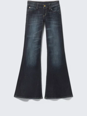 Mörkblå jeans från Cheap Monday - Säljer ett par mörk blåa skit fräcka jeans från weekday/cheap monday!! Storlek 23/30. Råkade köpa dubbla så den är helt ny🤩