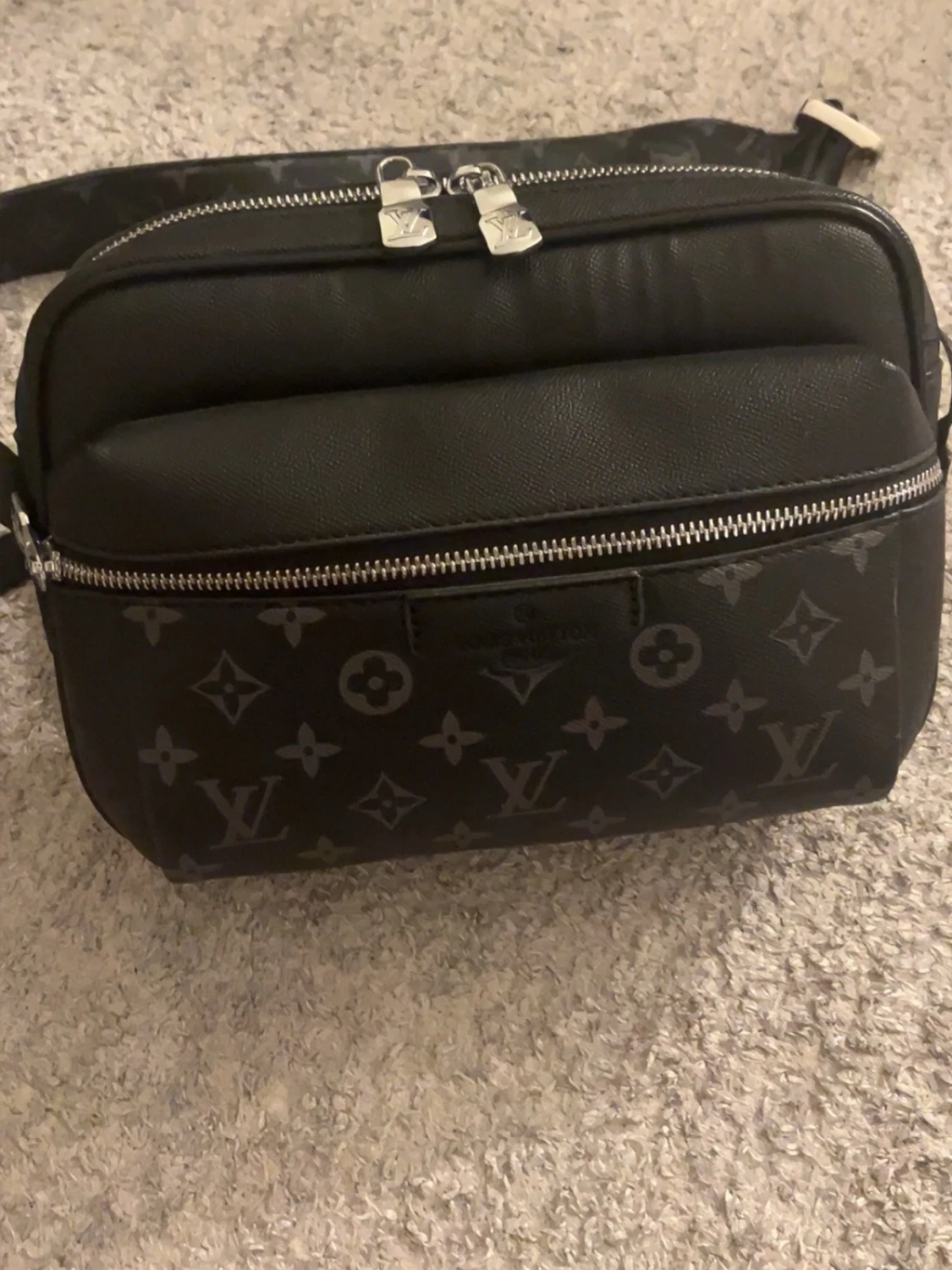 Svart axelväska  - 1