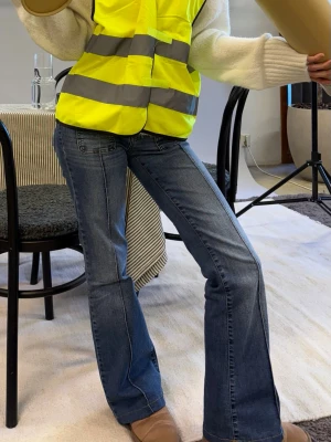 Blå bootcut jeans med normal passform - Använda en gång💙