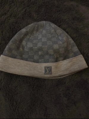 Lv mössa - Bra skick inget fel på den 