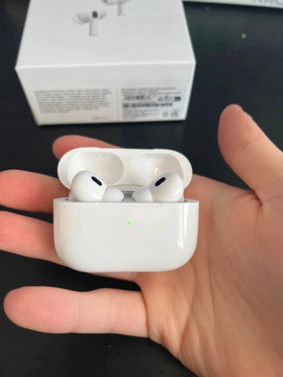 Apple AirPods Pro 2 - 1
